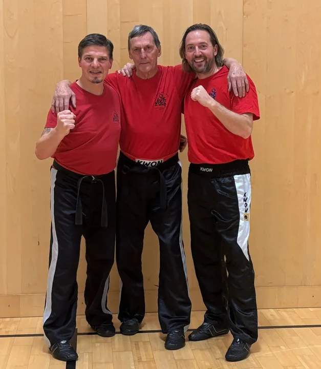 Drei Trainer des MSK Kirchbichl gemeinsam in der Turnhalle